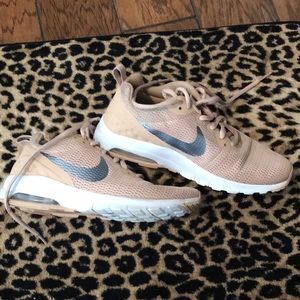 Nike  Air Sneakers 🎈.    Size 6